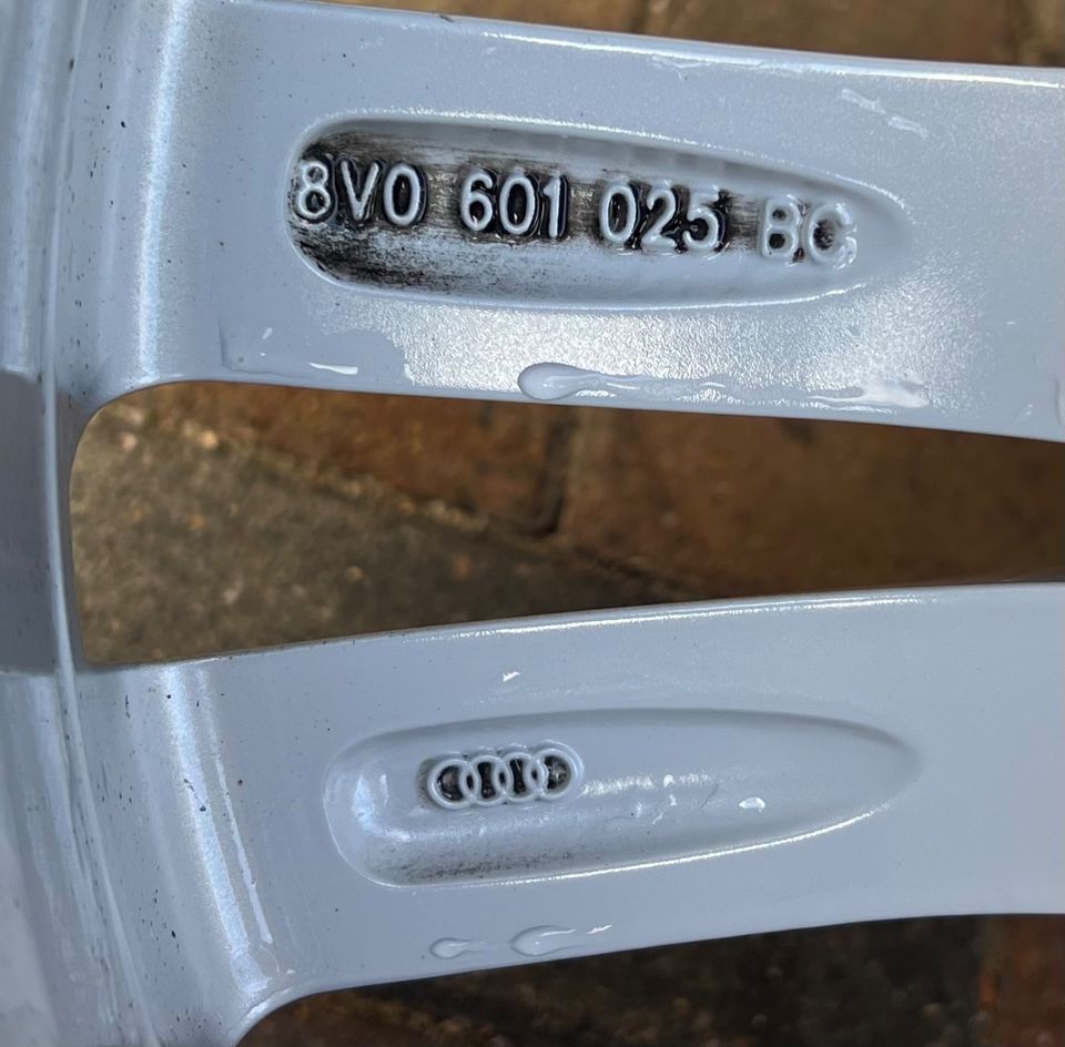 AUDI A3/S3/Cabrio 5 Arm Doppelspeiche 8x18 Diamant Silber in Miehlen