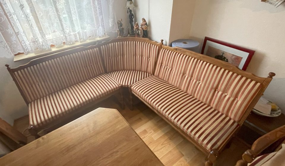 Vintage Eiche Vollholz Eckbankgruppe Tisch 2 Stühle 180x180 in Hummeltal