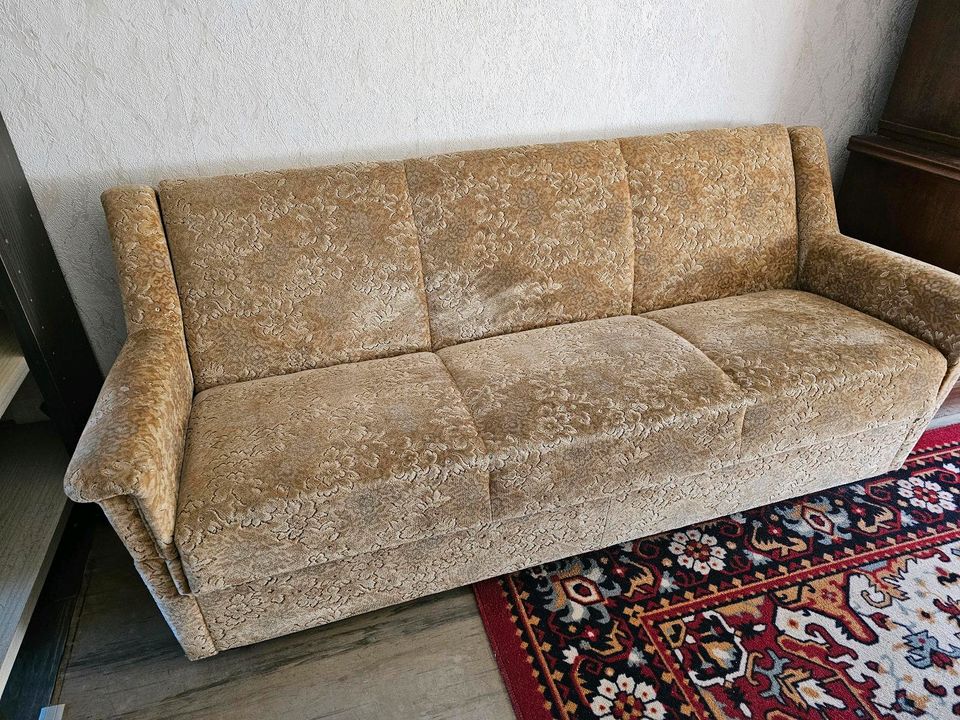 Sofa, Sessel, alt, Retro, Blumen in Aschersleben