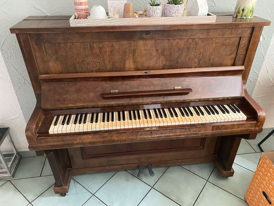 Antikes Klavier in Forchheim