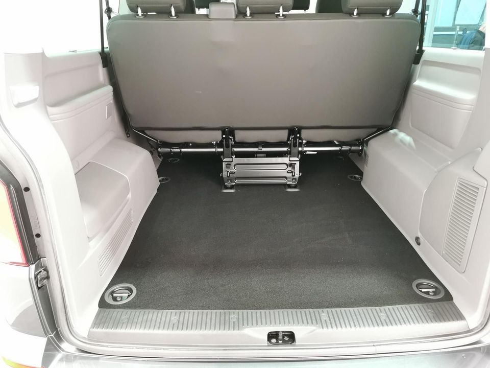 Volkswagen T6.1 Caravelle e- ABT 8 Sitzer Navi PDC Rfk LED in Mössingen