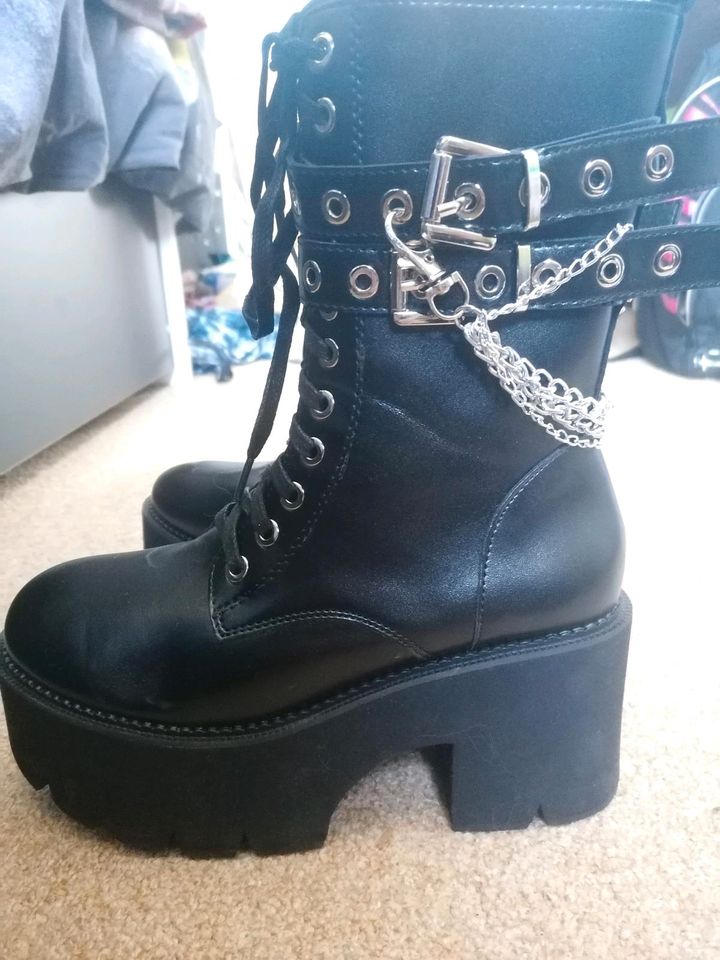 Boots/Stiefel schwarz alternative/goth/emo/cosplay in Berlin