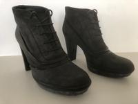 TOD´s Damenschuhe Gr. 38,5 Stiefelletten, Leder, Grau, wie NEU Baden-Württemberg - Aalen Vorschau