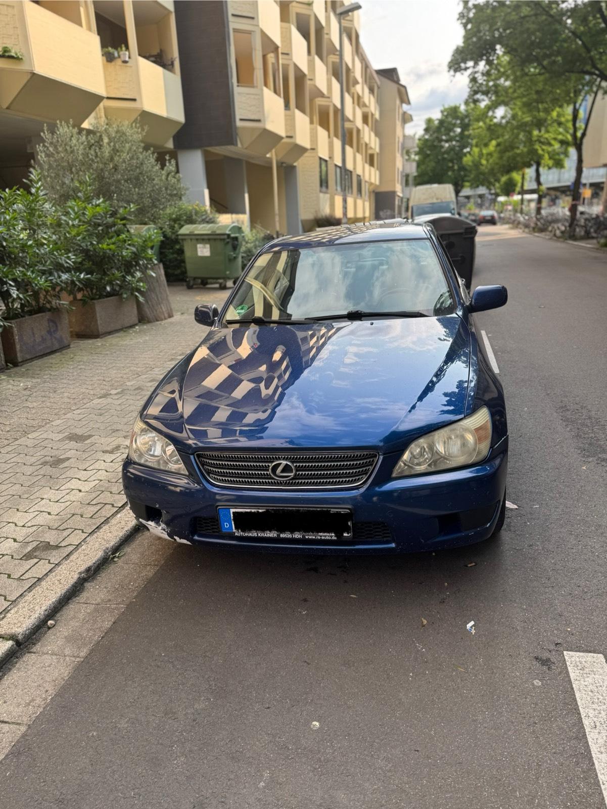Abbildung des Autos Lexus IS200