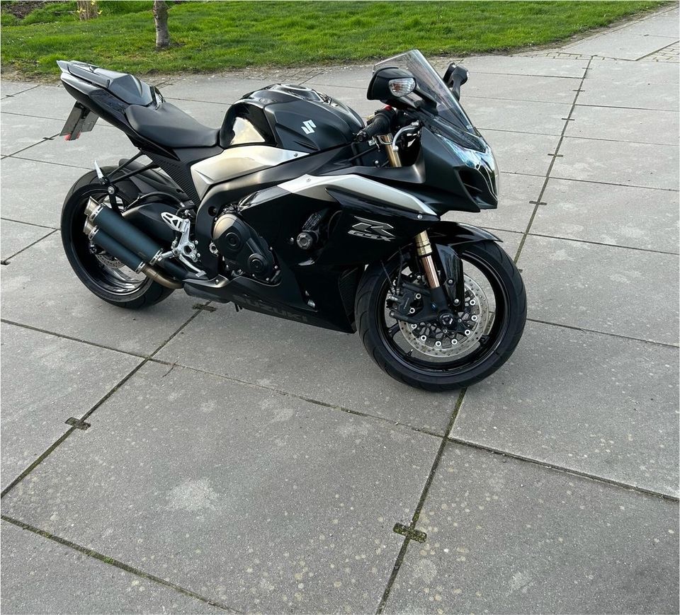 Motorrad Suzuki GSX-R 1000 in Stadland