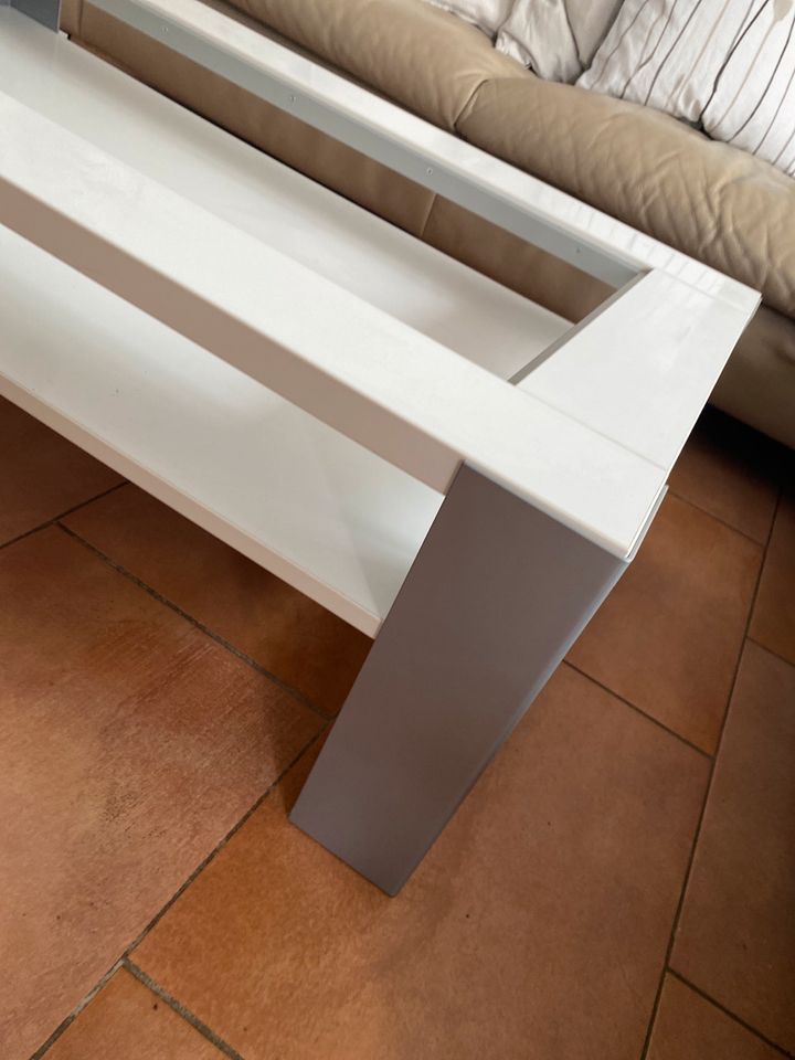 Couch Tisch in weiß mit Metall Füßen 115x65x35 in Ludwigshafen