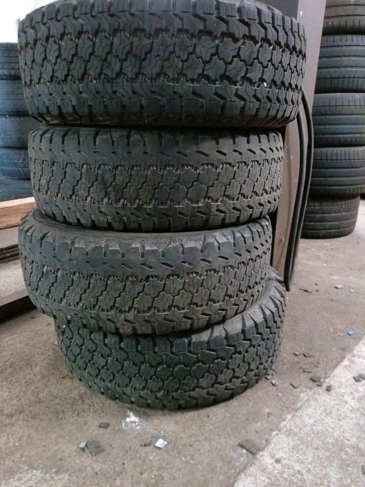 Goodyear Wrangler Allterain 225/75 R15 Gelände Reifen in Berg im Gau