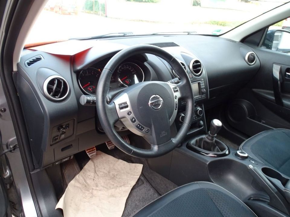 Nissan Qashqai 2.0 4X4/Navi/Pano in Ichtershausen