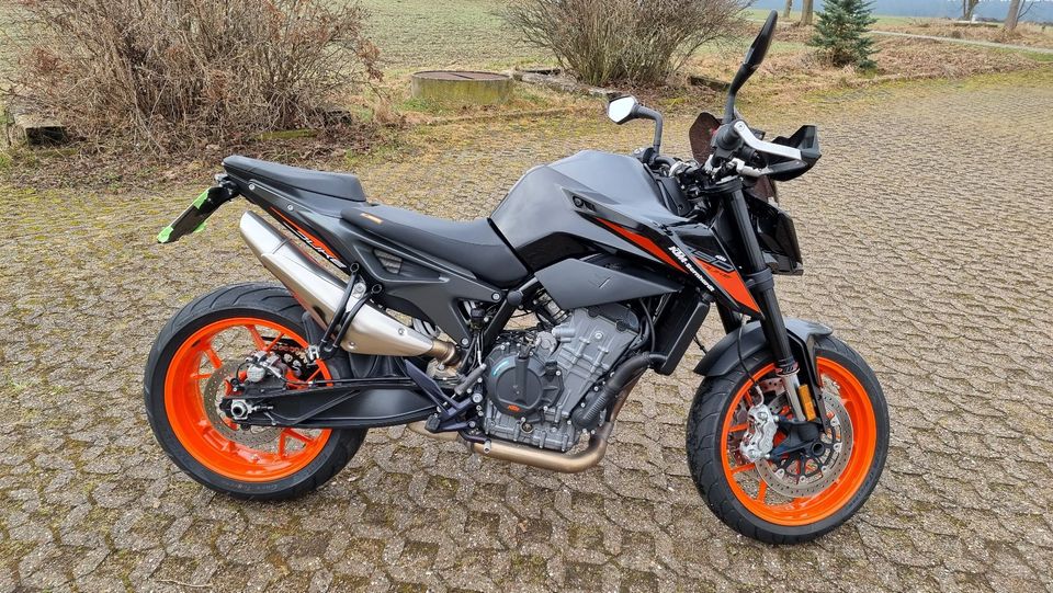 KTM Duke 790 L 48 PS TÜV 03 / 2026 viel Zubehör in Schneeberg