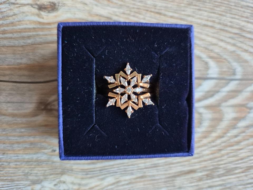 Schmuck-Set von Swarovski, Ring, Ohrstecker, Halskette, Armreif in Halberstadt