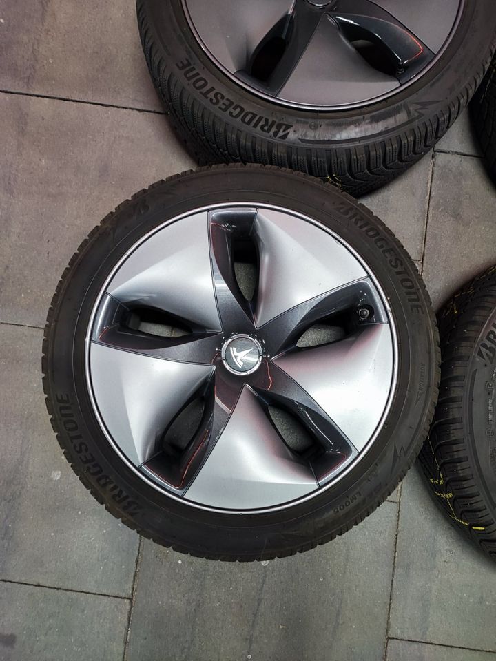 Winterräder Tesla Model 3 1044221-00-C 235/45R18 98V in Schenefeld