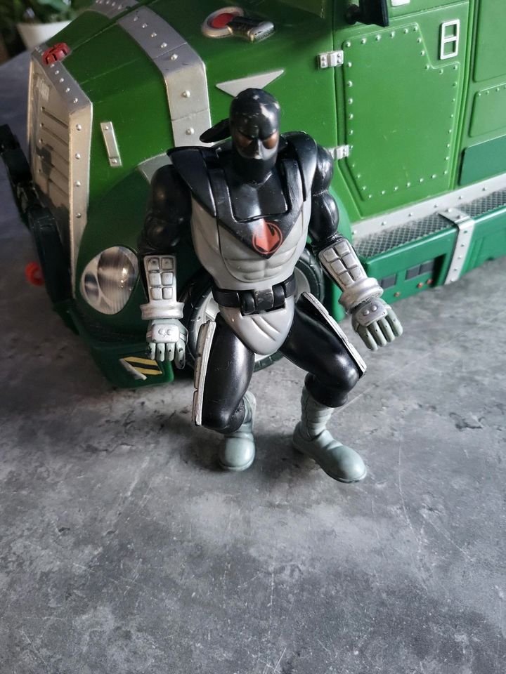 TNT Fahrzeug mit Shredder-Figur 2003 in Uetze Eltze