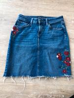 Jeansrock Mavi mit Blumen, XS Nordrhein-Westfalen - Herford Vorschau