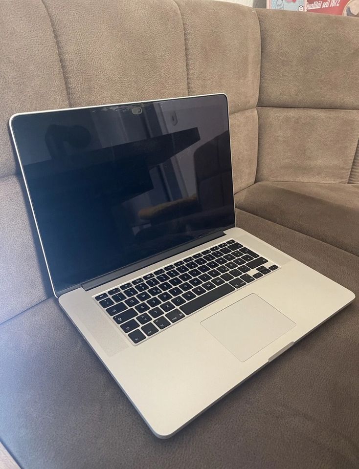 MacBook Pro Model A1398 EMC 3881 in Halle