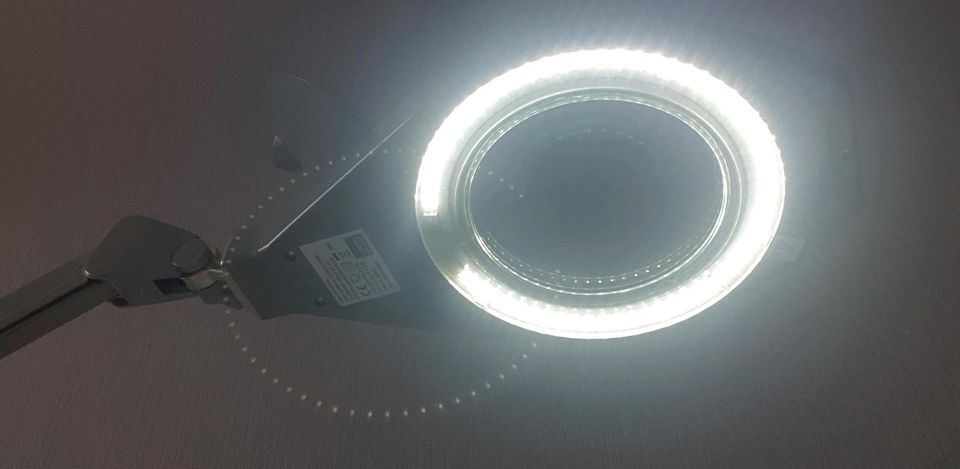 "Leselupe" mit LED Licht in Hofgeismar