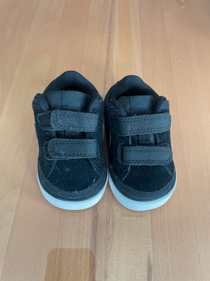 Nike Kinderschuhe Sneaker, Babyschuh in Strullendorf