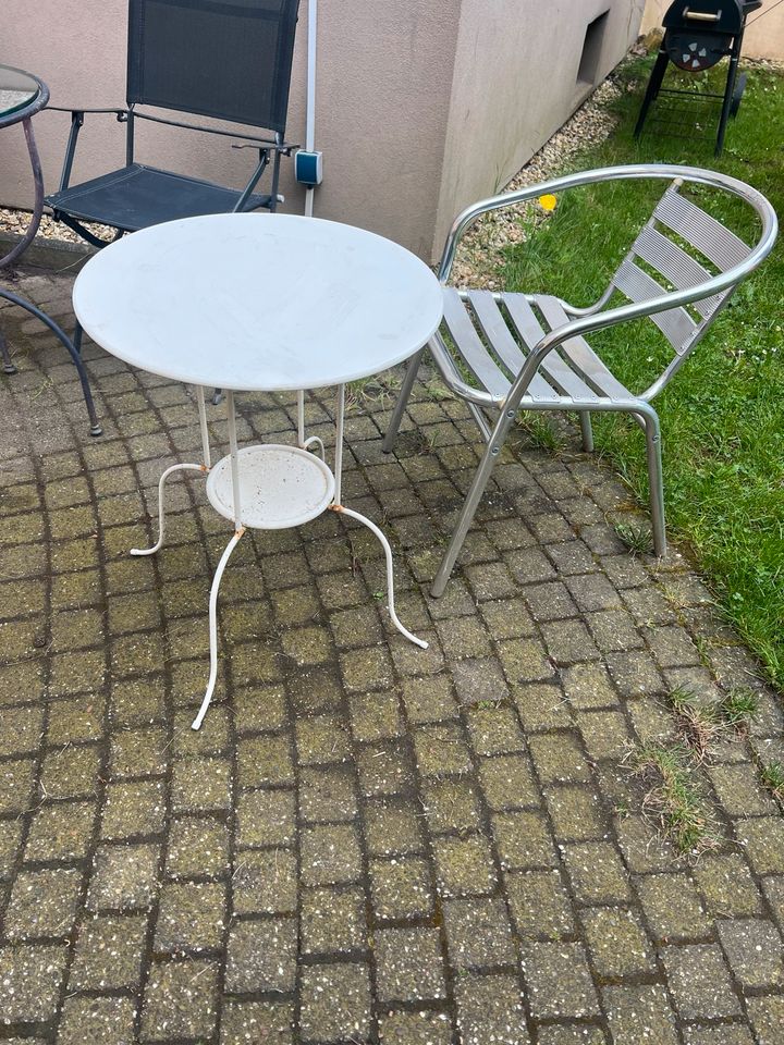 Garten-Tisch rund weiss Vintage  kein ikea 50cm in Wuppertal