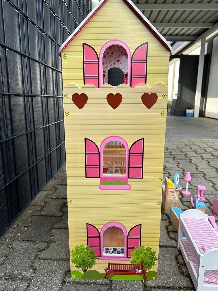 Puppenhaus aus Holz in Berlin