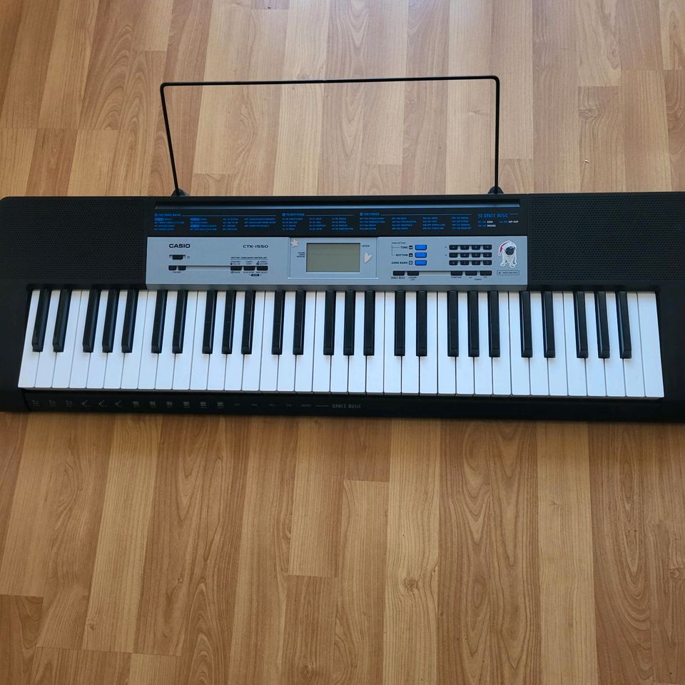 Keyboard  CTK-1550 mit Ständer in Wiesbaden