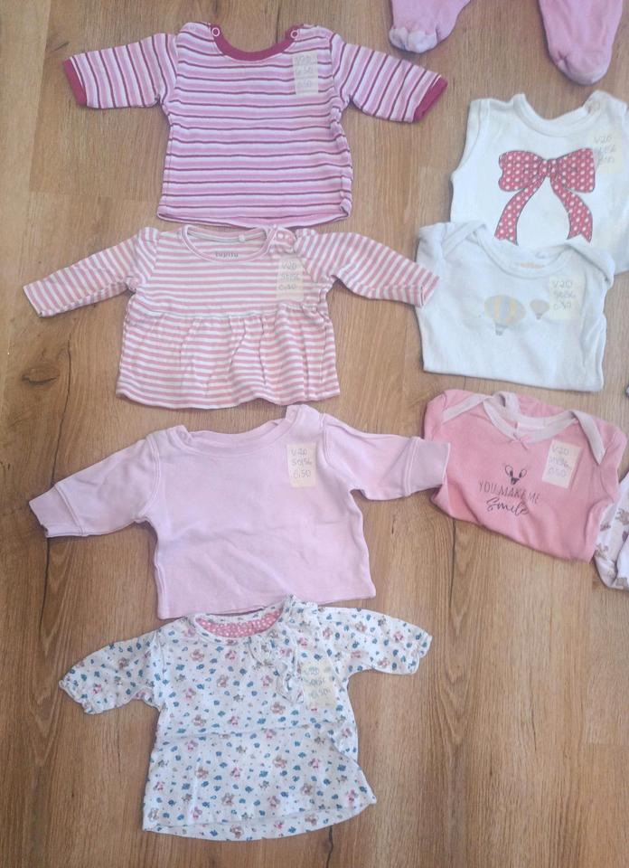 Klamotten Mädchen gebraucht, Größe 50/56, Bodys, Shirt, etc. in Friedeburg