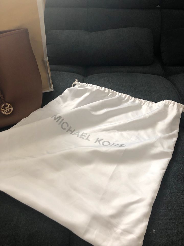 Michael Kors Tasche, Jet Sets, Medium, fast wie neu in Pirmasens