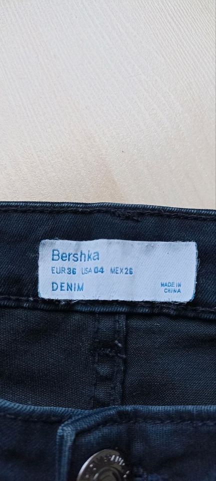 Jeans Bershka Größe 36 in Landshut