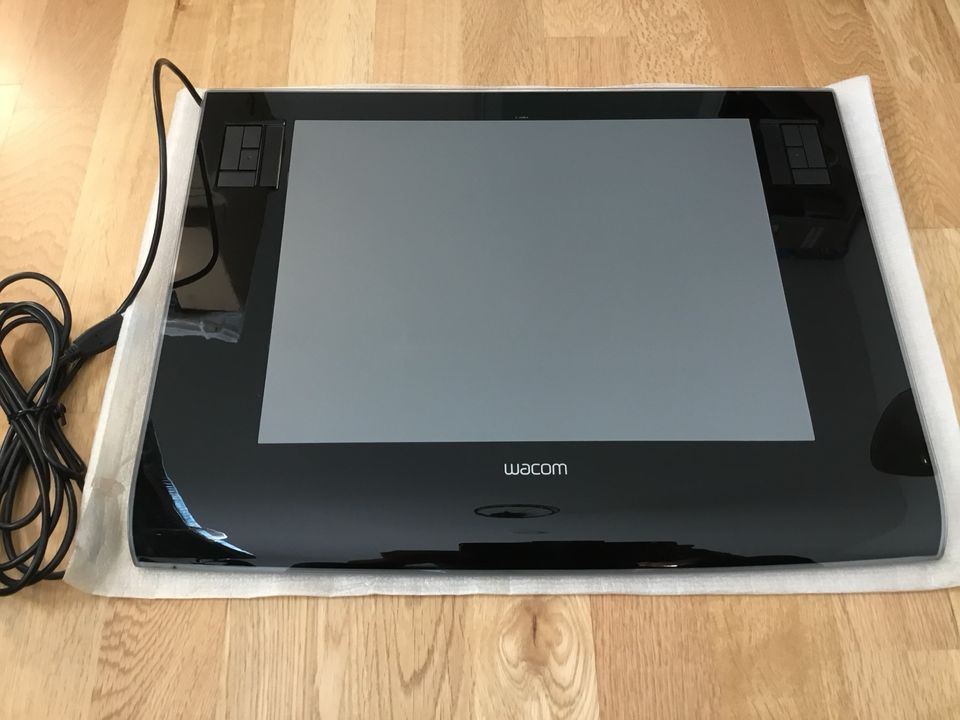 A4 Wacom Intuos 3 mit Airbrush WIE NEU (einmal ausprobiert) in Hilden