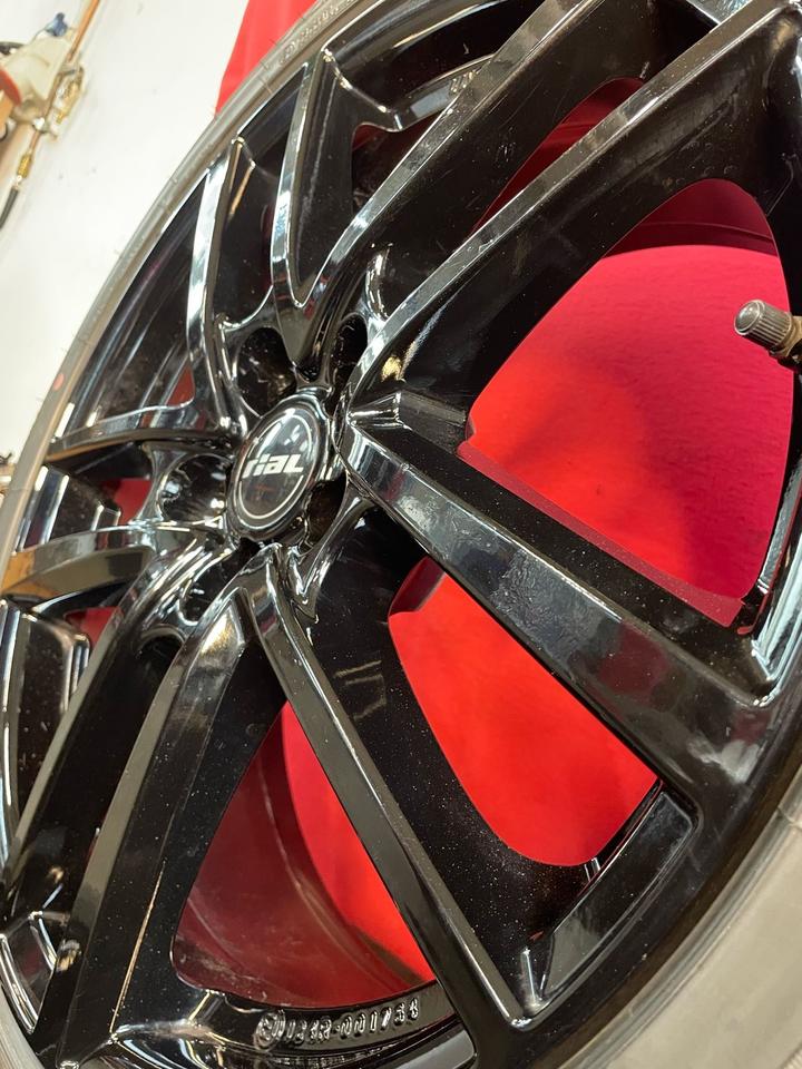 Seat Arona Skoda Kamiq 5x100 215 45 18 Alufelgen Sommerreifen in Halver