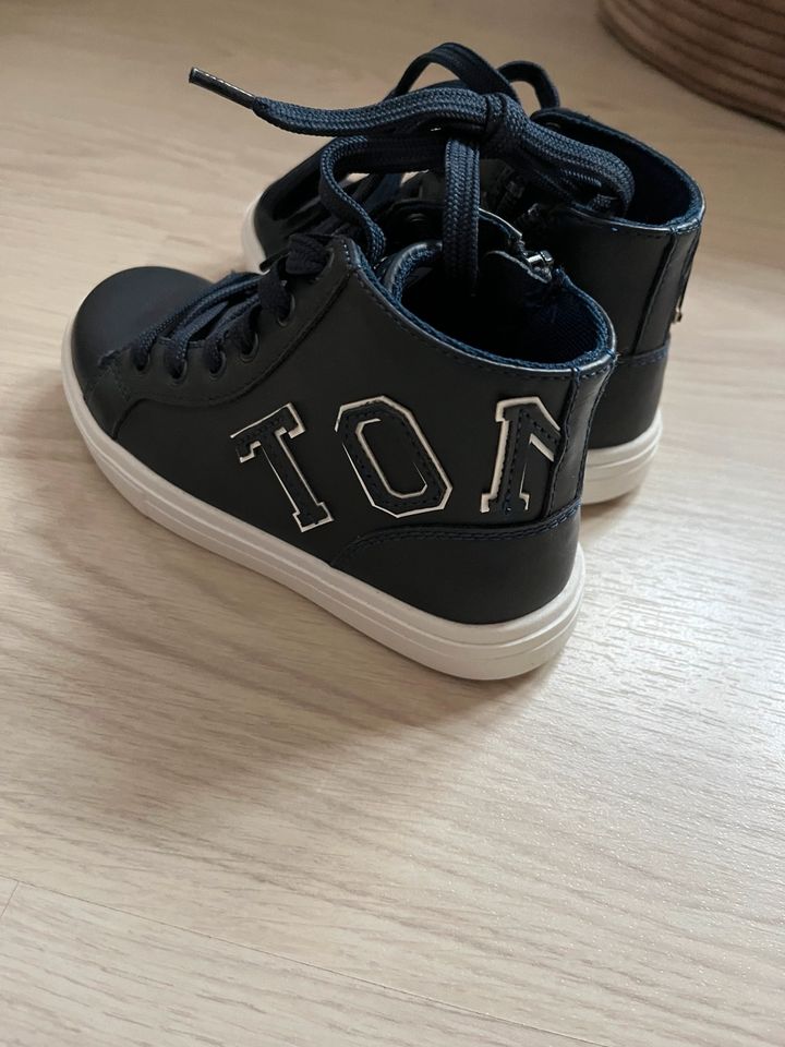 Süße Jungen Tommy Hilfiger Schuhe Gr. 27 neu in Wächtersbach