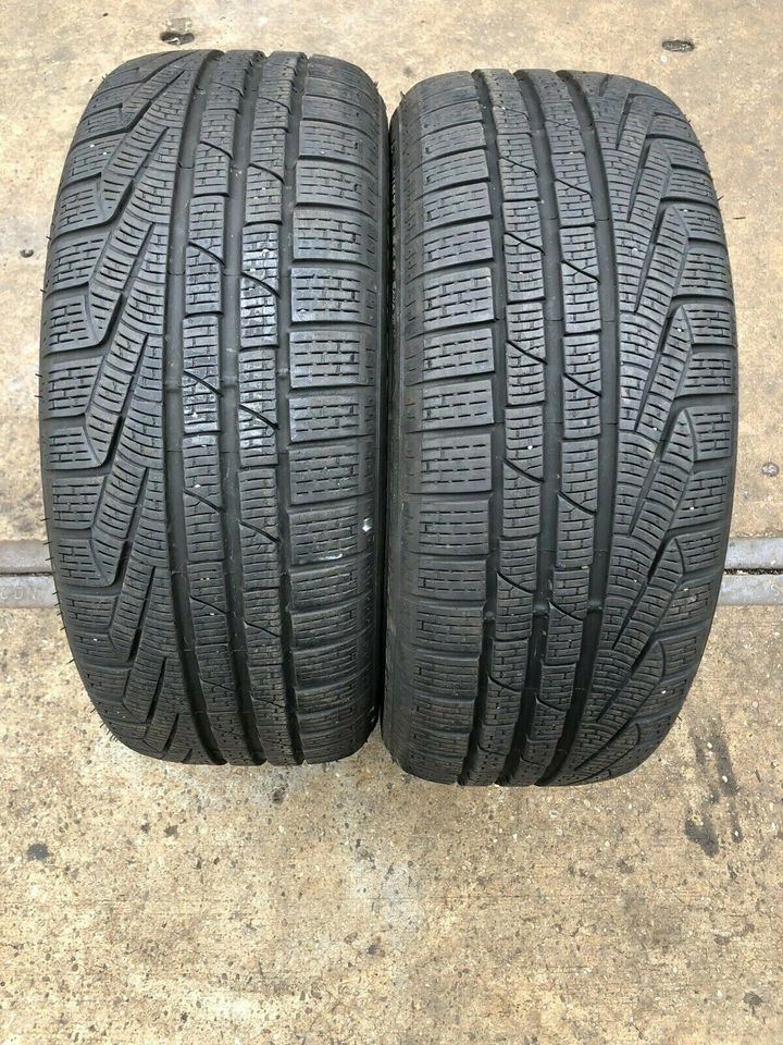 2 Winterreifen 225/40 R18 92V Pirelli Sottozero Winter 240 in Maintal