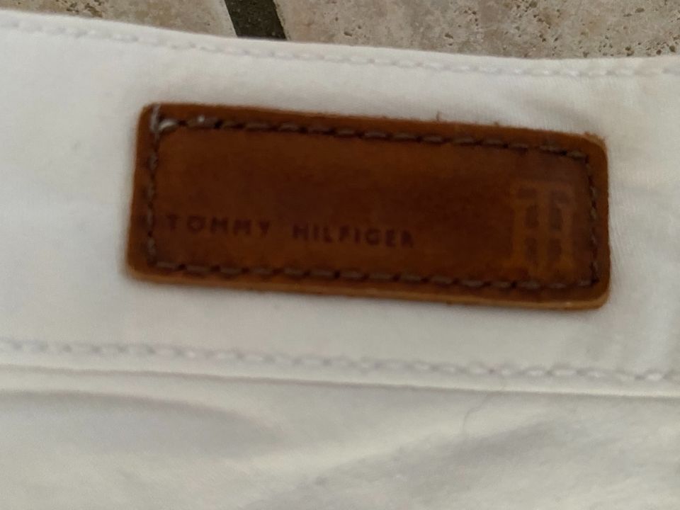 Neuwertige weiße Sommer Hose von Tommy Hilfiger - Gr 8 in Wittingen