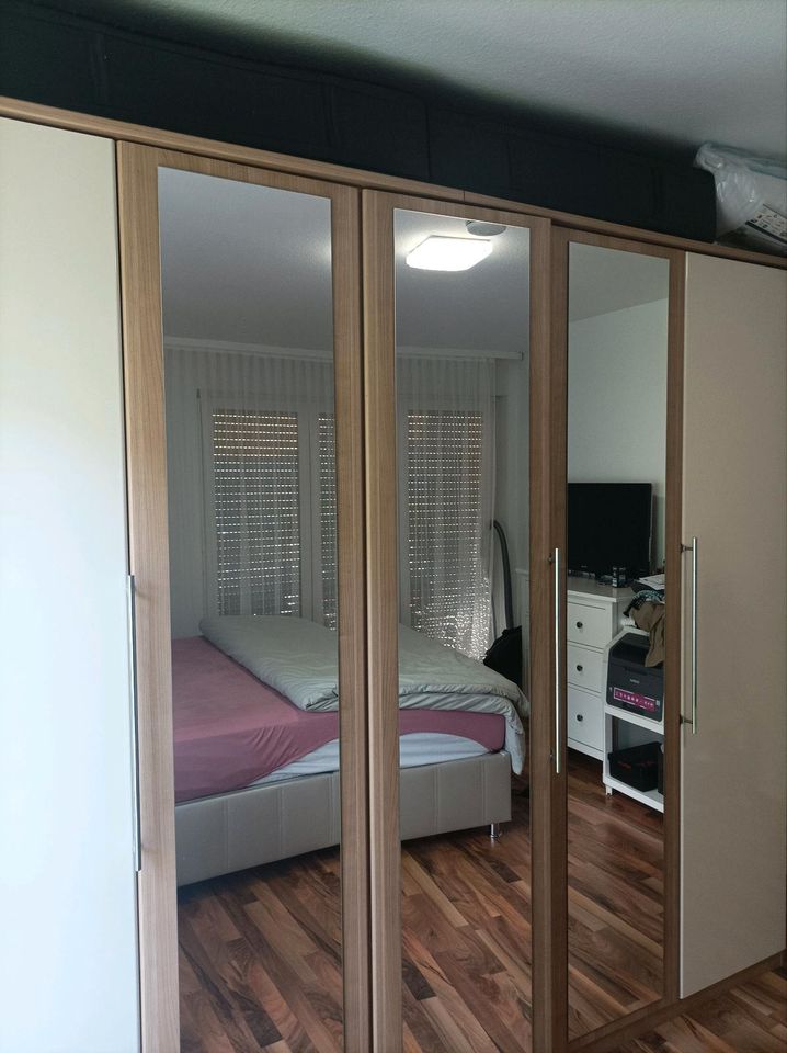 Kleiderschrank Hochglanz Beige und  Nougat  250x218x60cm in Köln