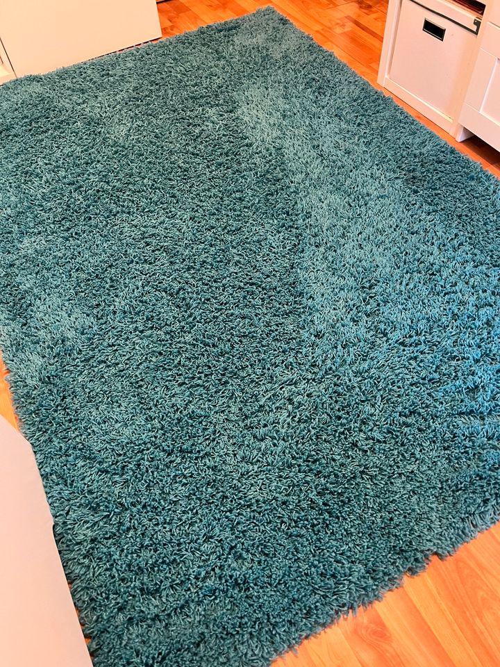 blauer kuscheliger Teppich in Leinefelde