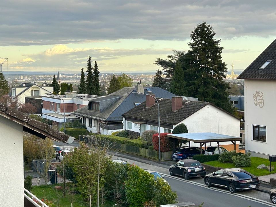 Architekten-Wohnung in Toplage, Blick auf Frankfurt, nahe FIS in Oberursel (Taunus)