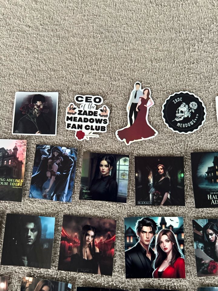 Haunting Hunting Adeline Sticker Chest of Fandoms Fairyloot in Groß-Gerau