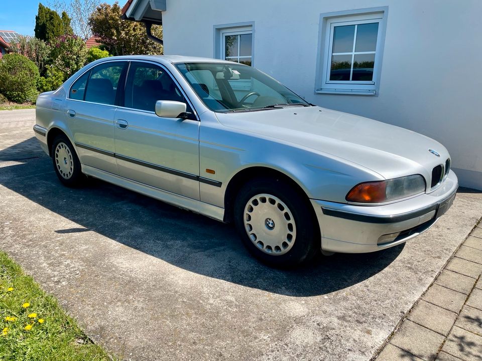 BMW E39 523i 5er in Mindelheim