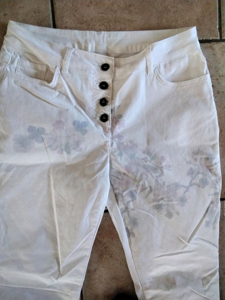 LASCANA Jeans mit Blumenprint, wie neu in Ludwigsfelde