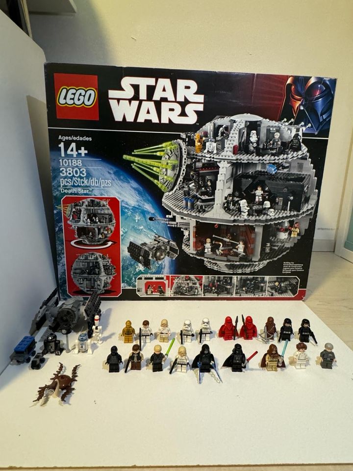 Lego Star Wars 10188 mit Figuren  OVP + Bauanl. in Staufen im Breisgau