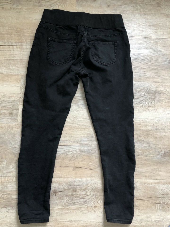 Schwarze Umstandsjeans in Bielefeld