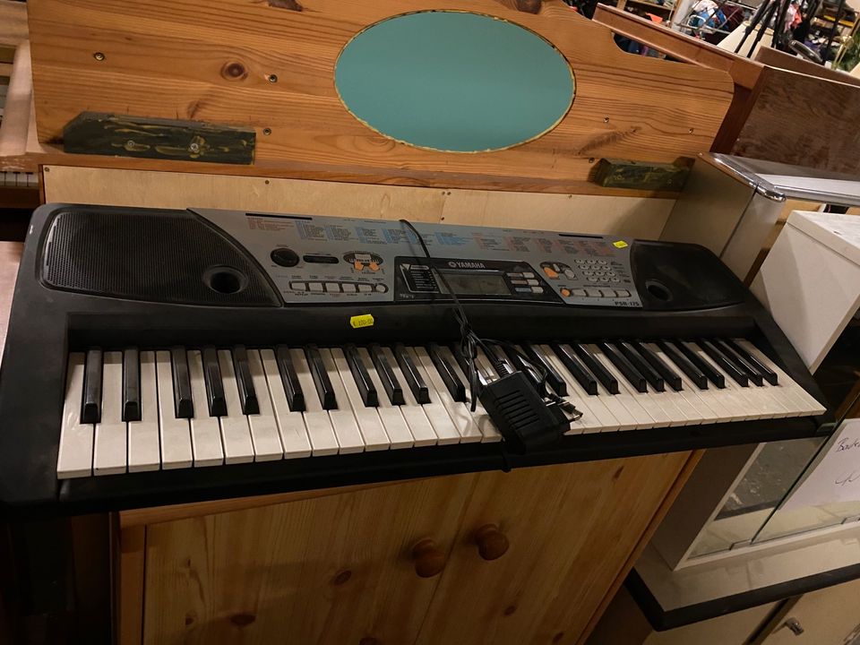Yamaha PSR 175 Orgel Keyboard in Essen