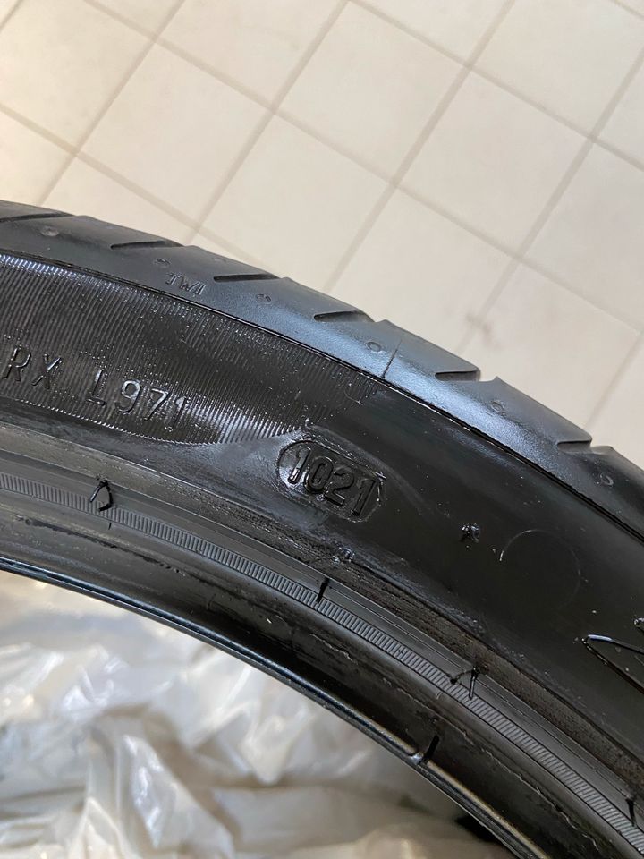 Sommerreifen Pirelli 255 35 R20 P Zero in Brahmenau