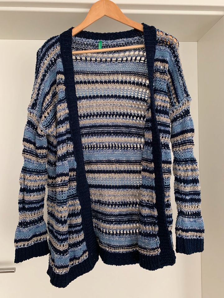 Strickjacke Benetton Gr. XS ungetragen NEU in Eltville