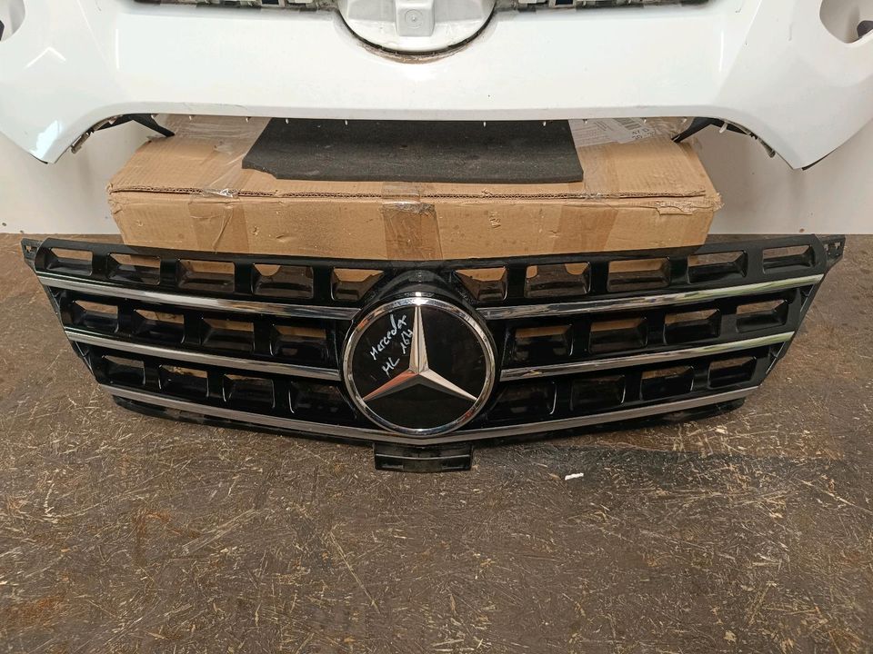 Mercedes ML W164 Grill Kühlergrill A1648880411 in Recklinghausen