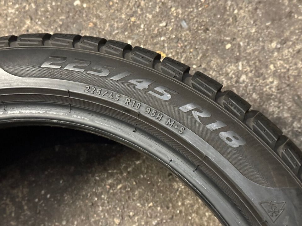 2x Winterreifen Pirelli Sottozero 3 225/45 R18 95H H105 5,5mm in Kevelaer