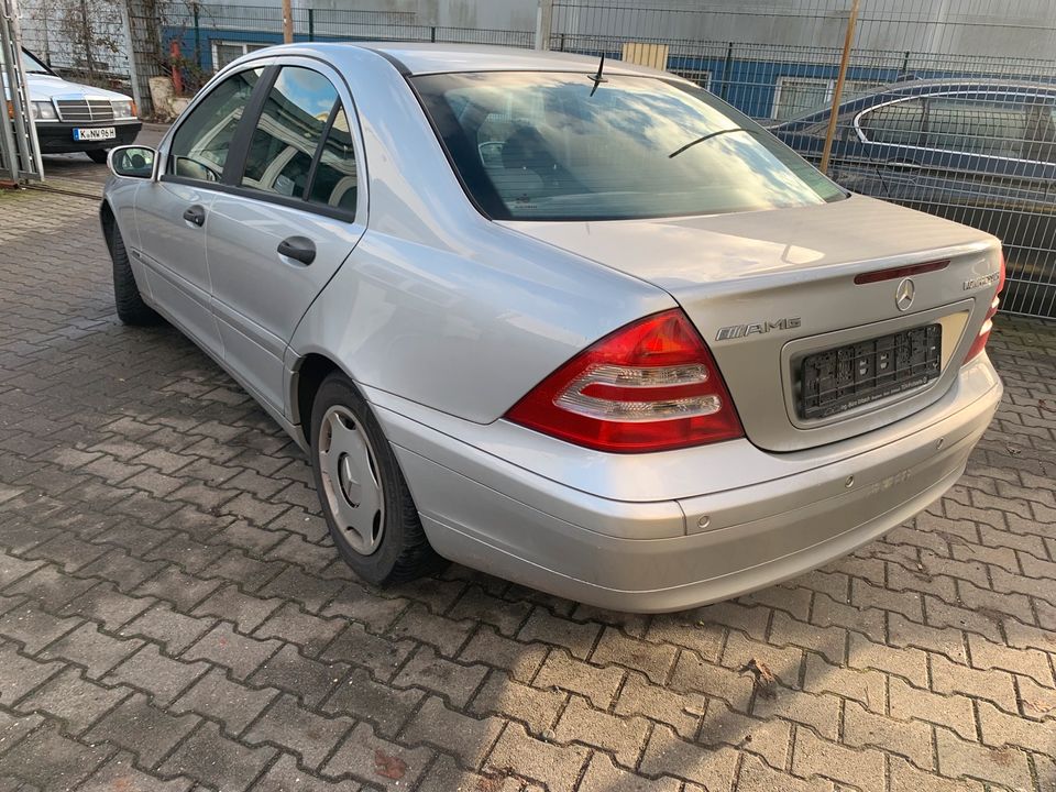 Mercedes W203 Limousine ohne Rost SCHLACHTFEST Gebrauchtteile KFZ in Köln Vogelsang