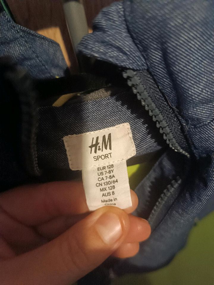 H&M Jacke Kinder Regenjacke Größe 128 mit Reflektoren in Reuden