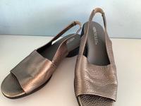 Neu, ungetragen Sandalen goldfarbene 33 Euro Gr.37 München - Laim Vorschau