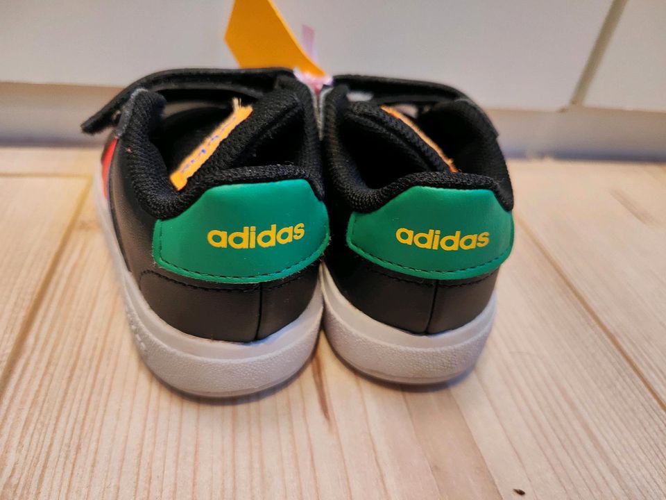 Adidas Schuhe in Wallmoden