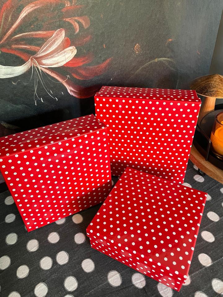 Geschenkboxen Set 3er Rot mit weißen Punkten Karton Deko in Uelzen
