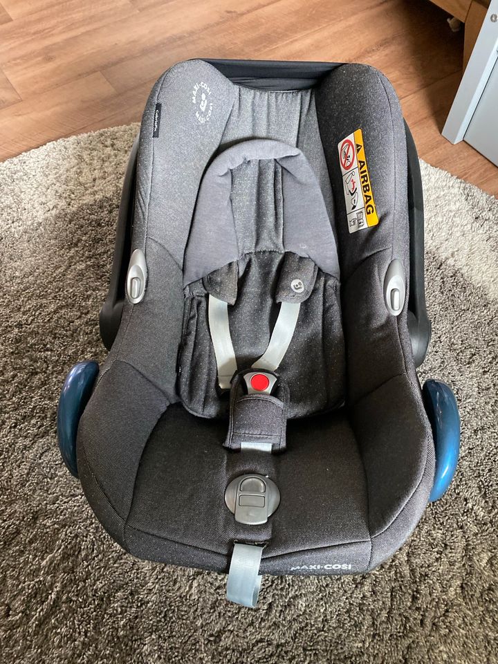 MaxiCosi Cabriofix mit ISOFIX-Station + Wintersack sparkling grey in Hof (Saale)